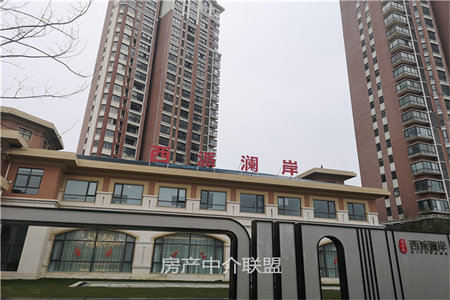 御景上城3室2厅2卫带车位出售，朝小区中庭